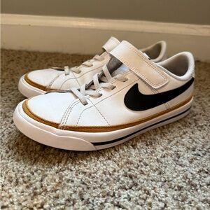 Nike Youth Legacy Court Sneakers